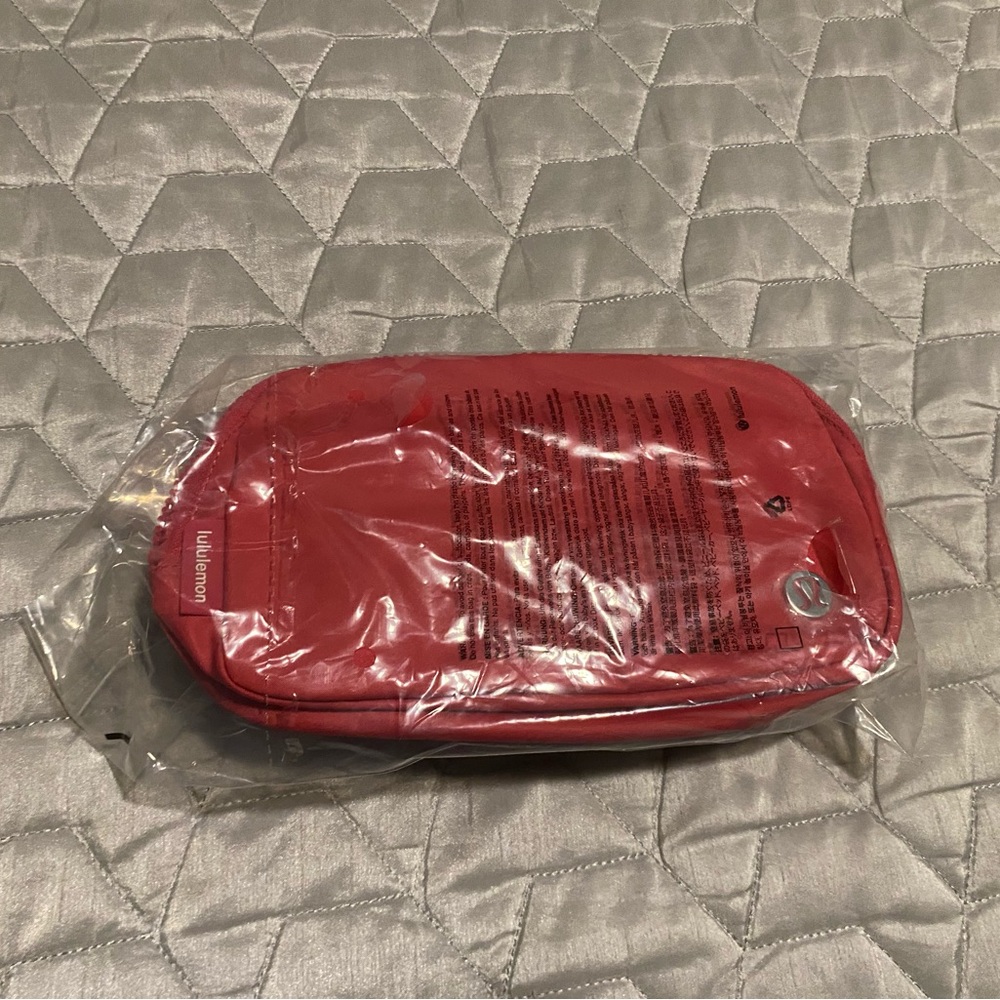 Lululemon everywhere belt Bag 1L - Picture 3 of 5